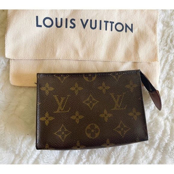 ❗️SOLD❗️LOUIS VUITTON Monogram Toiletry Pouch - Picture 5 of 9